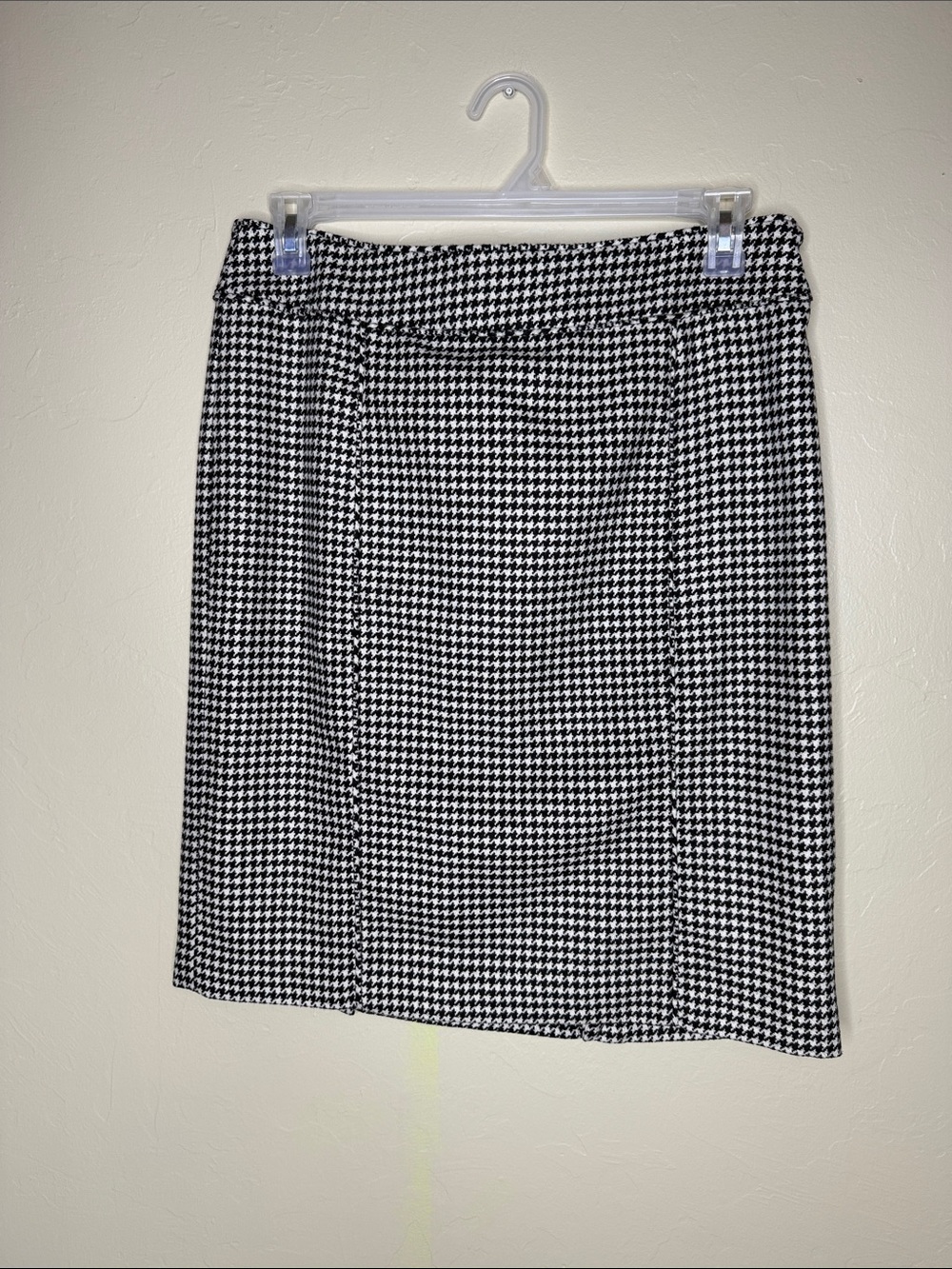 Banana Republic Classic Houndstooth Pencil Skirt - Black and White